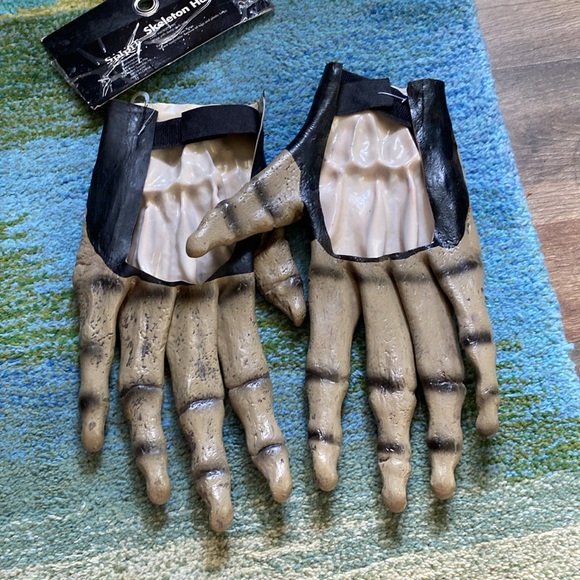 Skeleton Hands -Spirit Halloween - Picture 5 of 5